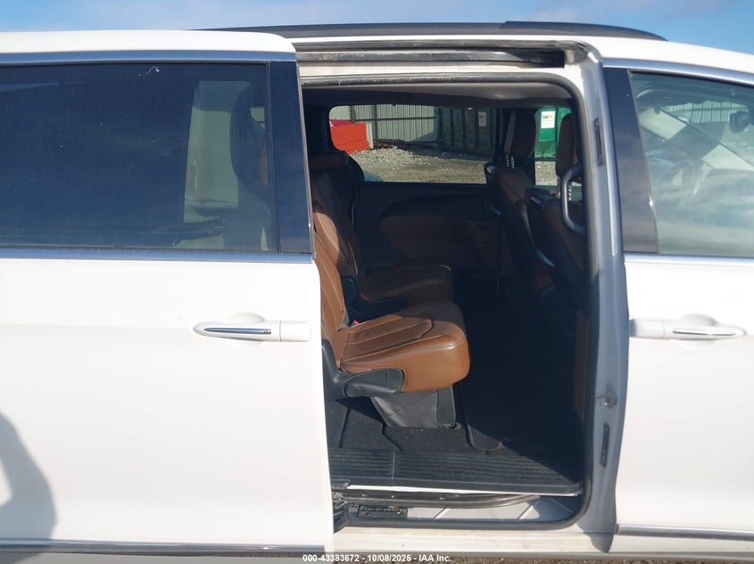 2017 Chrysler Pacifica Limited VIN: 2C4RC1GG5HR703652 Lot: 43383672