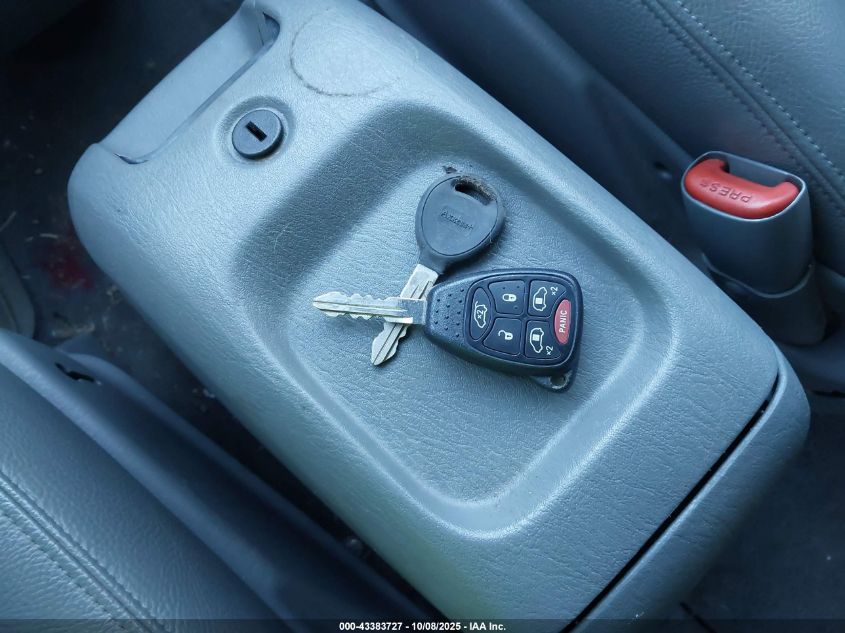 2005 Chrysler Town & Country Limited VIN: 2C8GP64L75R326892 Lot: 43383727