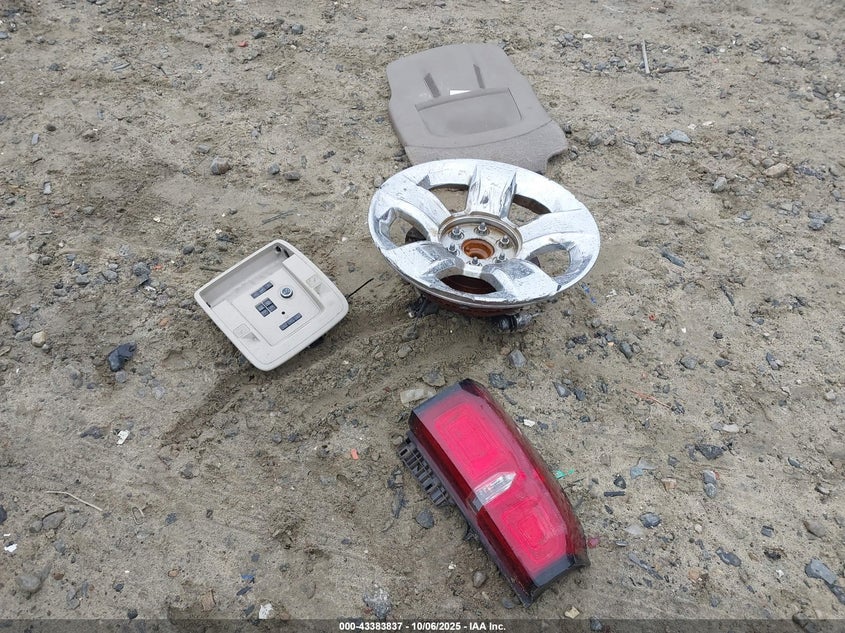 2015 CHEVROLET TAHOE LTZ 1GNSCCKC4FR716002