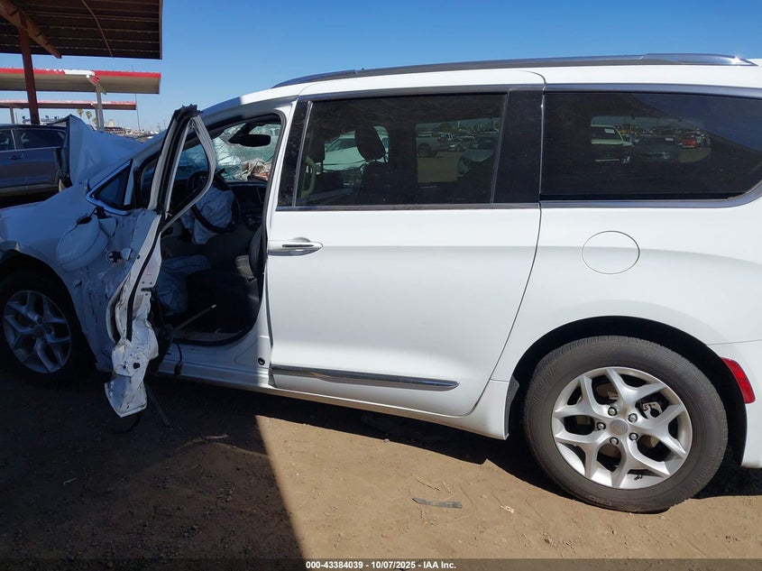 2018 Chrysler Pacifica Touring L VIN: 2C4RC1BG9JR102130 Lot: 43384039