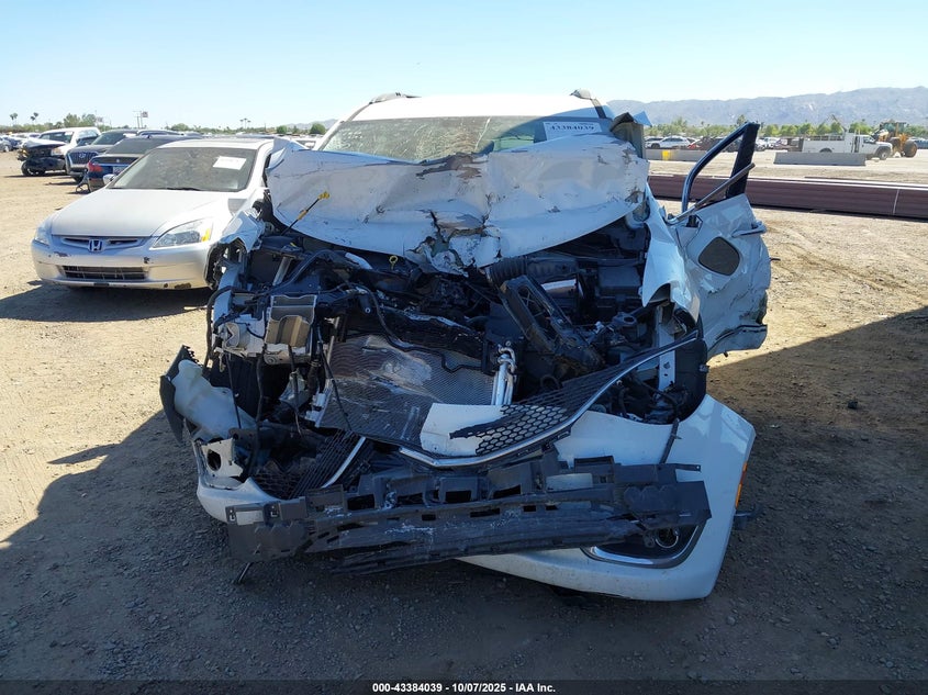 2018 Chrysler Pacifica Touring L VIN: 2C4RC1BG9JR102130 Lot: 43384039