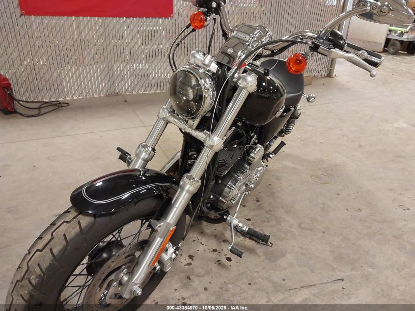 2017 Harley-Davidson Xl1200 C VIN: 1HD1CT31XHC445811 Lot: 43384070