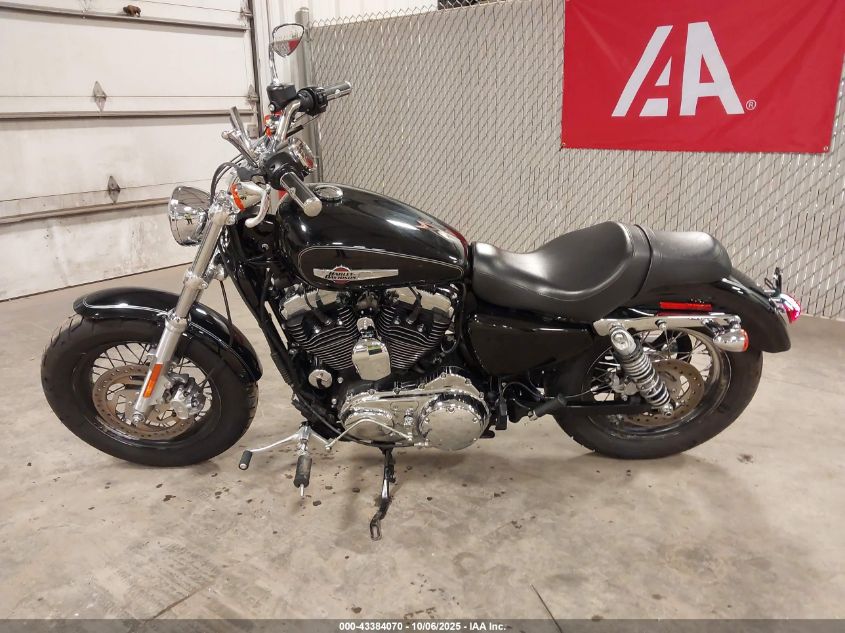 2017 Harley-Davidson Xl1200 C VIN: 1HD1CT31XHC445811 Lot: 43384070