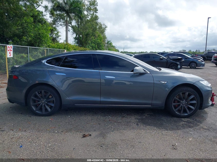 2013 Tesla Model S VIN: 5YJSA1CN9DFP28622 Lot: 43384142