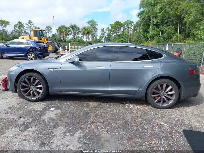 2013 Tesla Model S VIN: 5YJSA1CN9DFP28622 Lot: 43384142