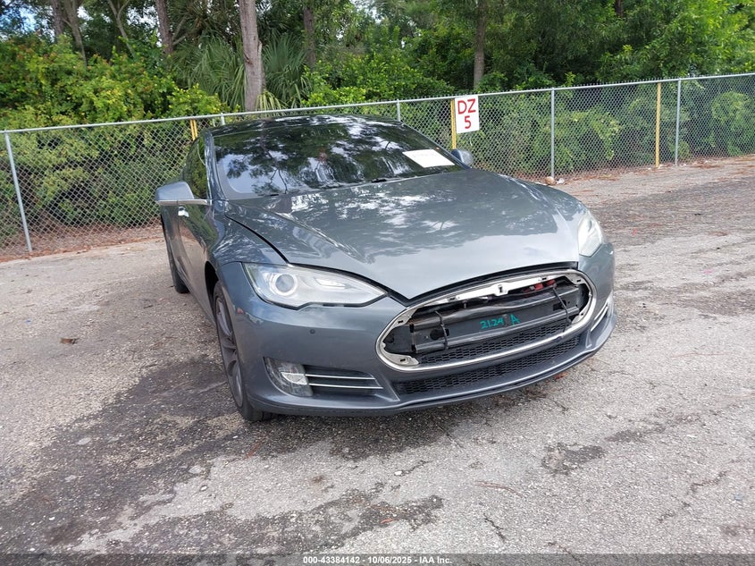 2013 Tesla Model S VIN: 5YJSA1CN9DFP28622 Lot: 43384142