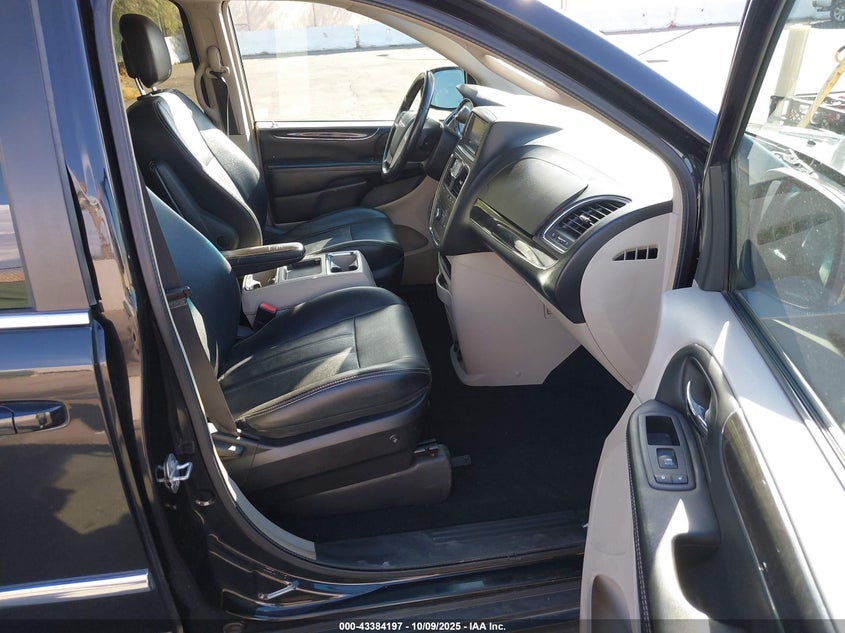2C4RC1BGXGR231146 2016 CHRYSLER TOWN & COUNTRY photo no. 5