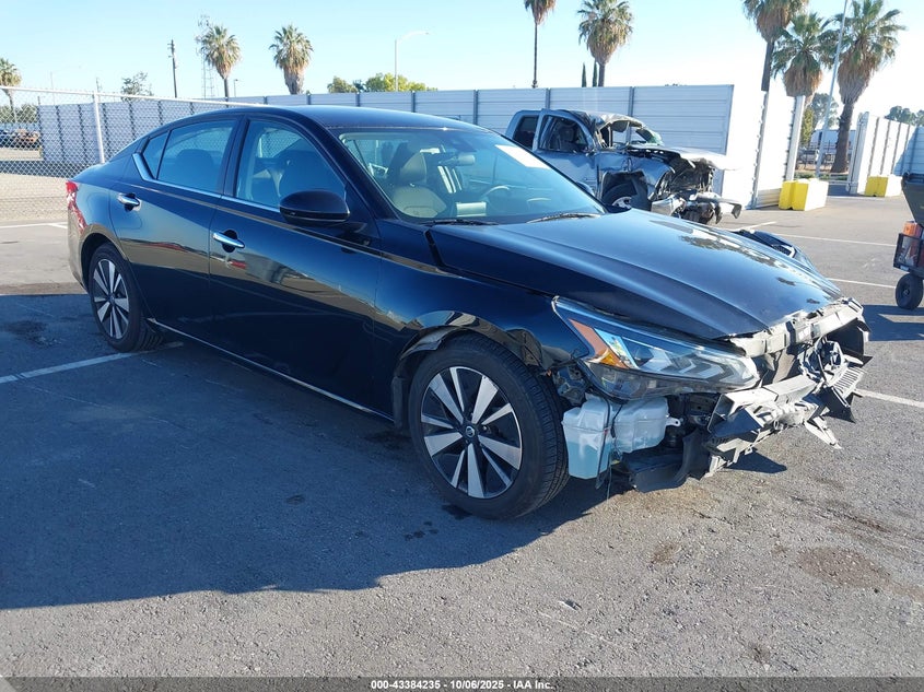 NISSAN ALTIMA SV FWD