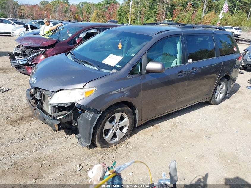 5TDKK3DC2DS362729 2013 TOYOTA SIENNA photo no. 2