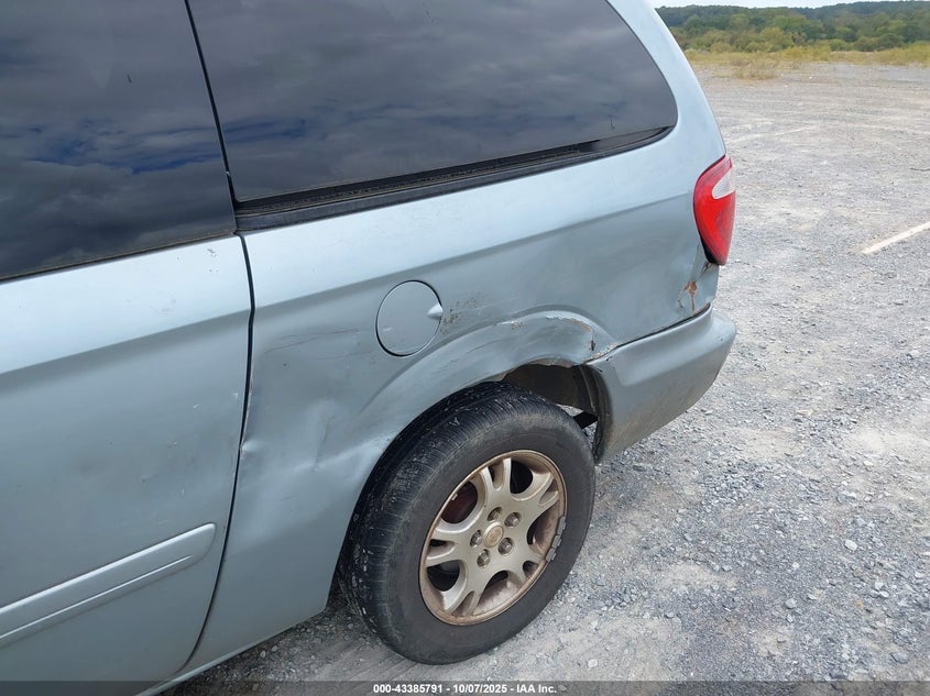 2004 Chrysler Town & Country Lx VIN: 2C4GP44R14R556615 Lot: 43385791