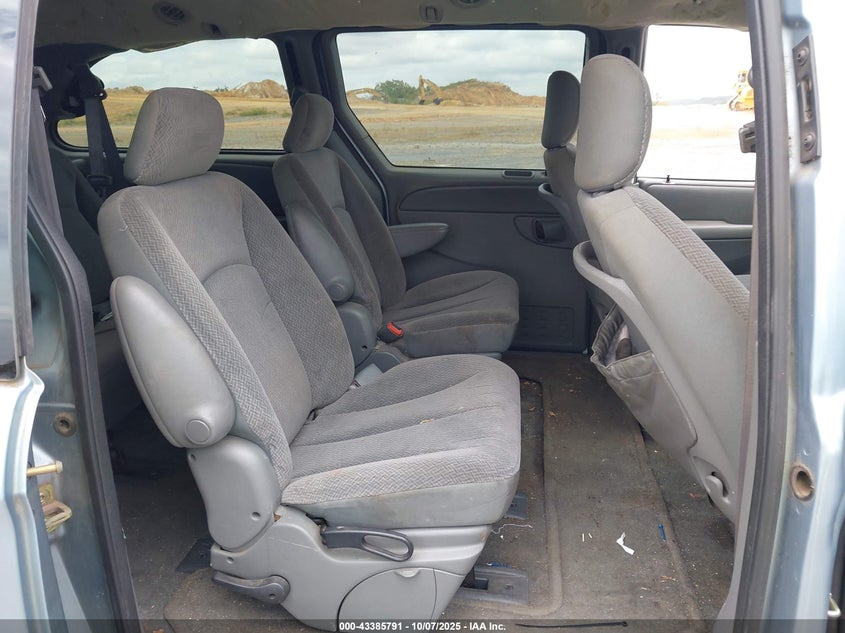 2004 Chrysler Town & Country Lx VIN: 2C4GP44R14R556615 Lot: 43385791