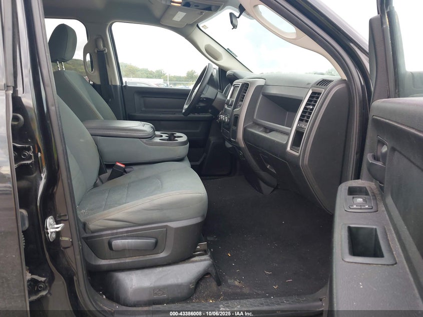 2017 RAM 1500 EXPRESS  4X4 6'4 BOX/TRADESMAN  4X4 6'4 BOX 1C6RR7FT2HSR54741