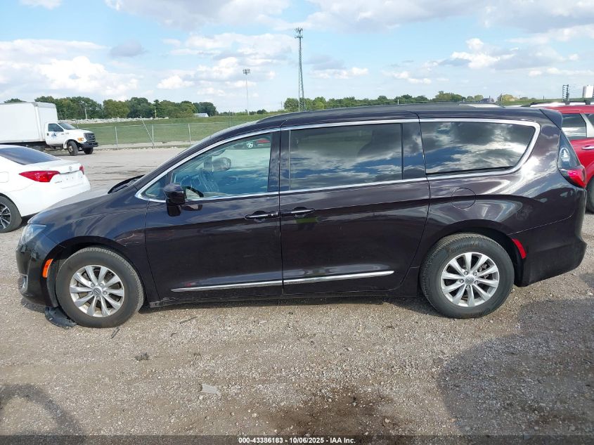 2017 Chrysler Pacifica Touring-L VIN: 2C4RC1BG8HR525825 Lot: 43386183