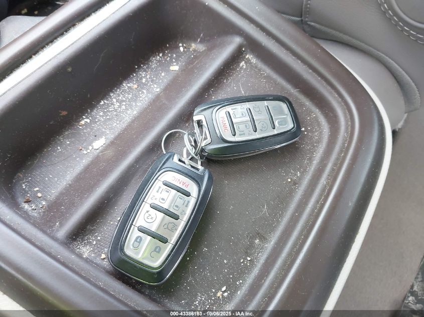 2017 Chrysler Pacifica Touring-L VIN: 2C4RC1BG8HR525825 Lot: 43386183