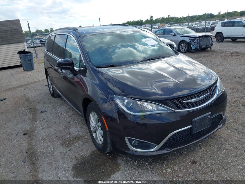 Vin: , lot: 43880932, chrysler pacifica touring-l 2017 img_1