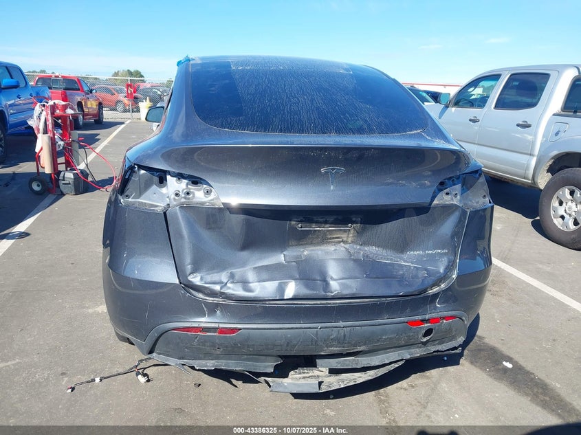 2023 Tesla Model Y Awd/Long Range Dual Motor All-Wheel Drive VIN: 7SAYGDEE7PA152458 Lot: 43386325
