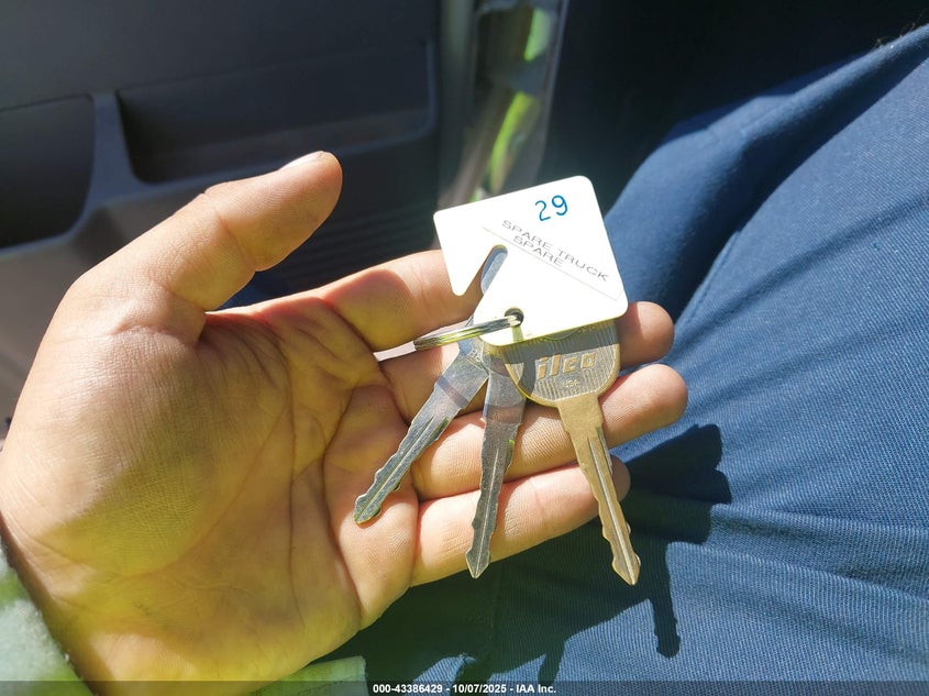 2005 Chevrolet Express VIN: 1GCFG15X851242571 Lot: 43386429