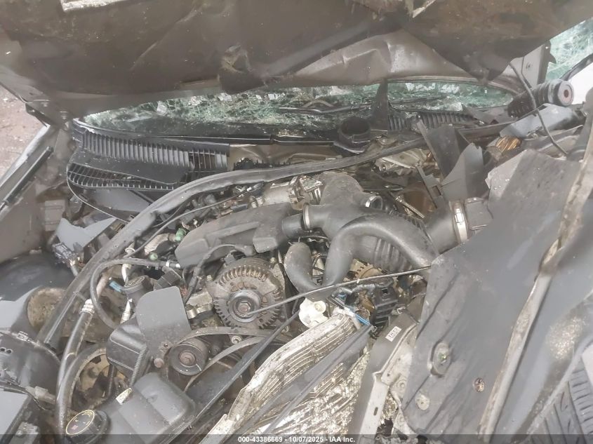 2003 Lincoln Town Car Signature VIN: 1LNHM82W83Y687270 Lot: 43386669