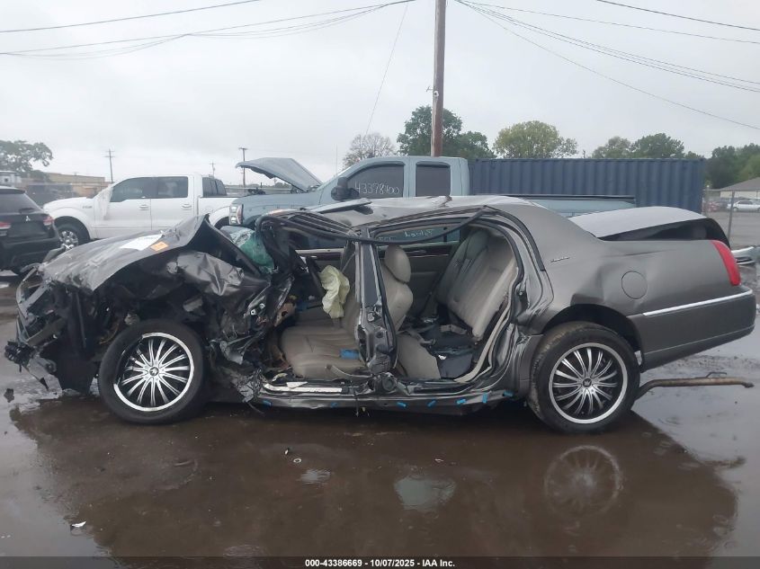 2003 Lincoln Town Car Signature VIN: 1LNHM82W83Y687270 Lot: 43386669