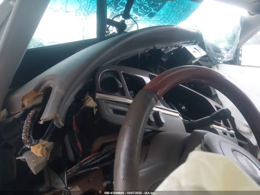 2003 Lincoln Town Car Signature VIN: 1LNHM82W83Y687270 Lot: 43386669