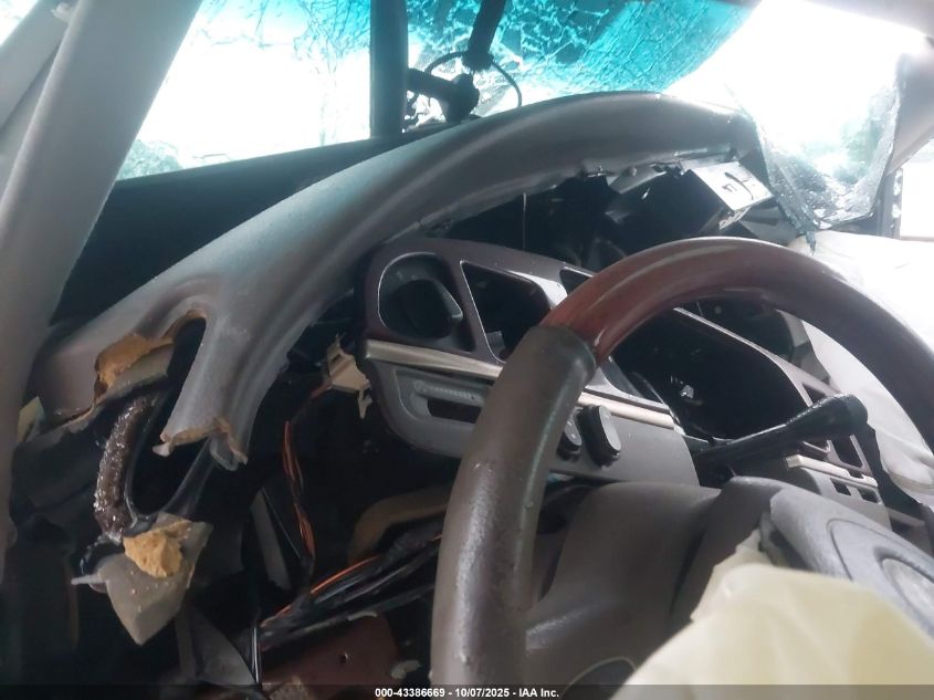 2003 Lincoln Town Car Signature VIN: 1LNHM82W83Y687270 Lot: 43386669