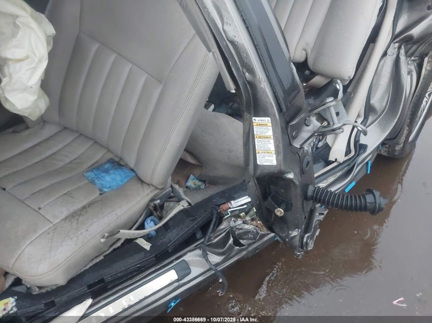 2003 Lincoln Town Car Signature VIN: 1LNHM82W83Y687270 Lot: 43386669