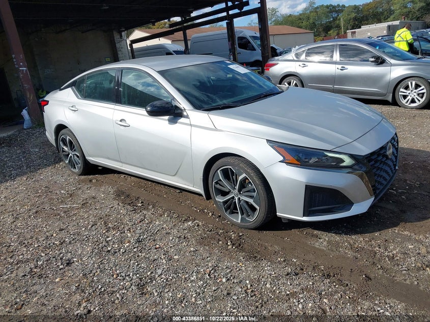 NISSAN ALTIMA SR FWD