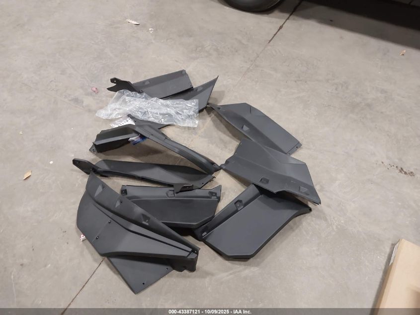 2024 Kawasaki Krt1000 B VIN: JKARTCB10RB504498 Lot: 43387121