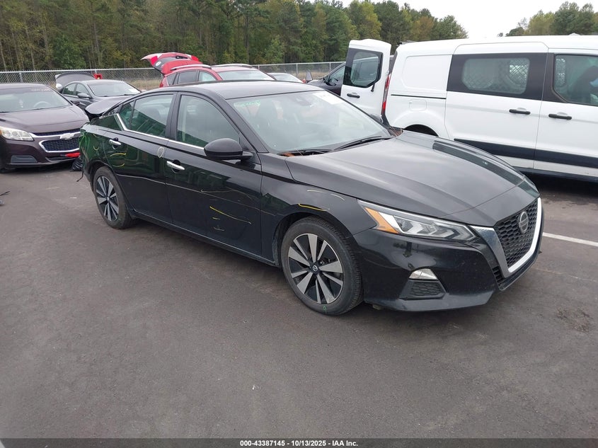 NISSAN ALTIMA SV FWD