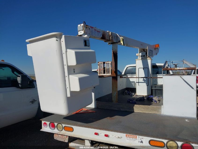 2002 Ford F-450 Xl/Xlt VIN: 1FDXF46S82ED27826 Lot: 43387441