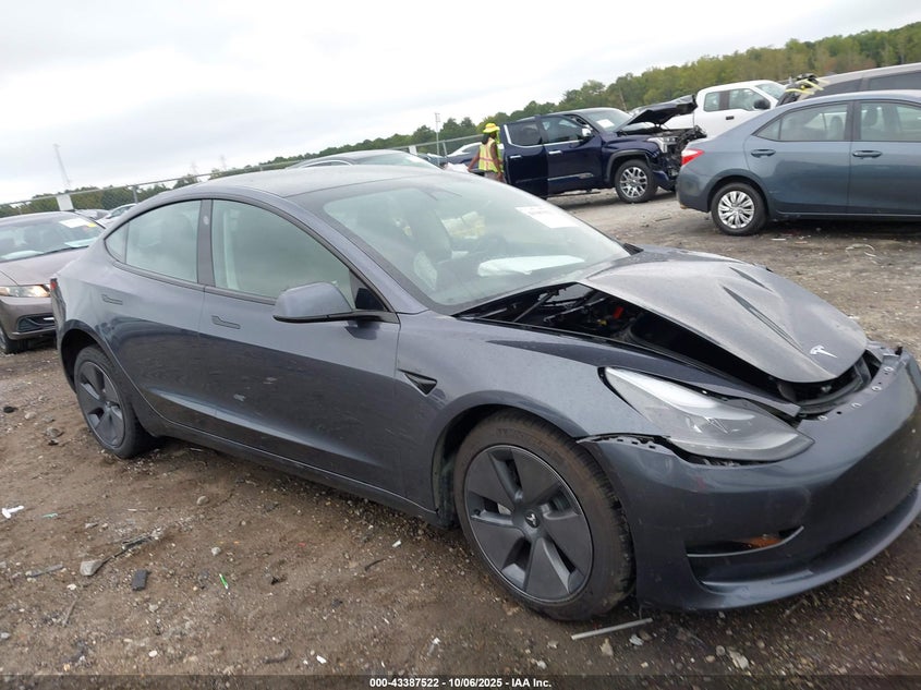 TESLA MODEL 3 REAR-WHEEL DRIVE