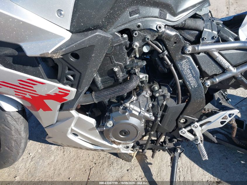 2024 Suzuki Gsx800 F VIN: JS1EM13B8R7100682 Lot: 43387759