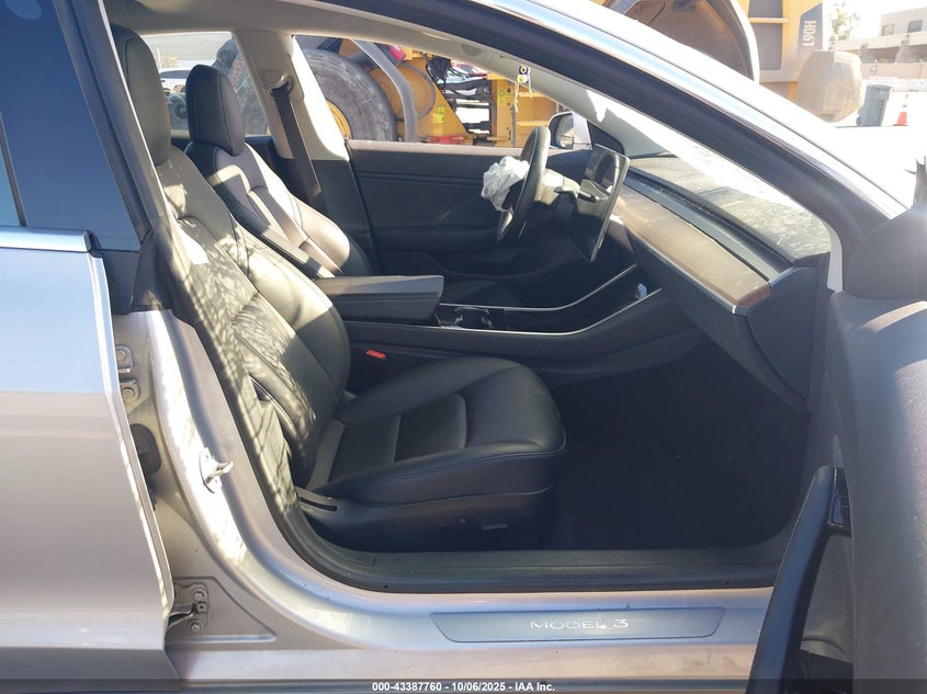 5YJ3E1EA8JF060830 2018 Tesla Model 3 Long Range mid Range Silver