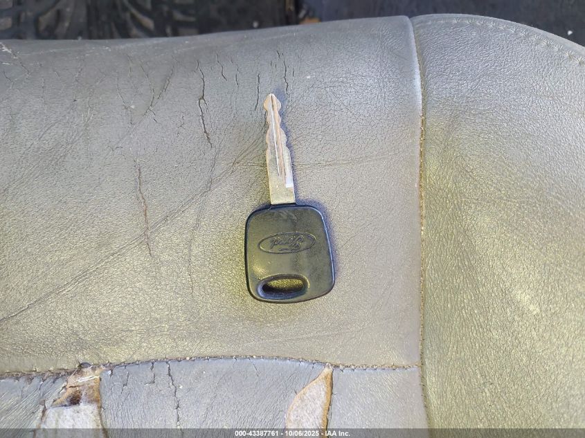 2003 Ford F-150 Lariat/Xlt VIN: 1FTRW08L43KC60950 Lot: 43387761