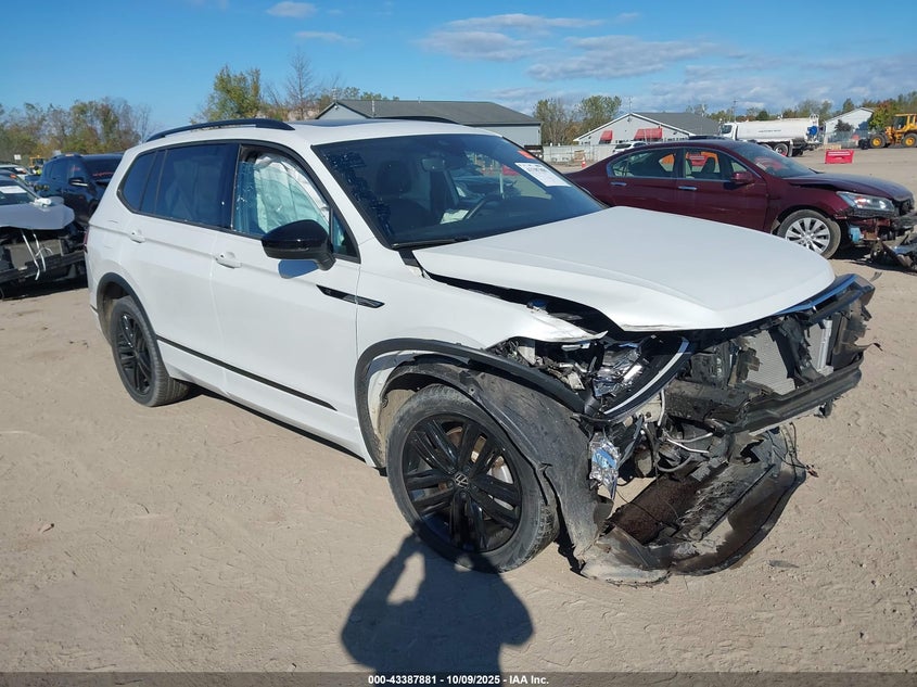 VOLKSWAGEN TIGUAN SE R-LINE BLACK