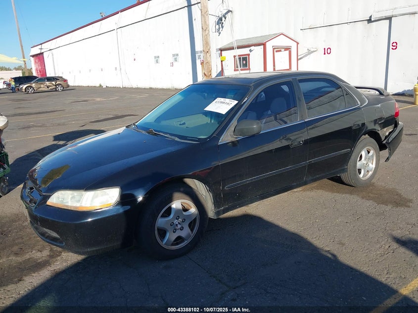 1HGCG1658YA022613 2000 HONDA ACCORD photo no. 2