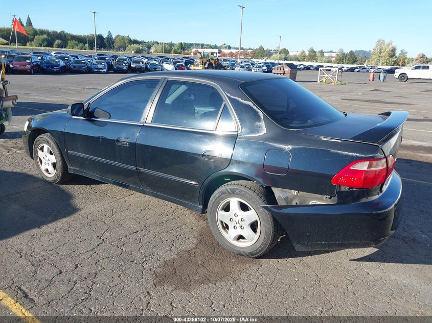1HGCG1658YA022613 2000 HONDA ACCORD photo no. 3