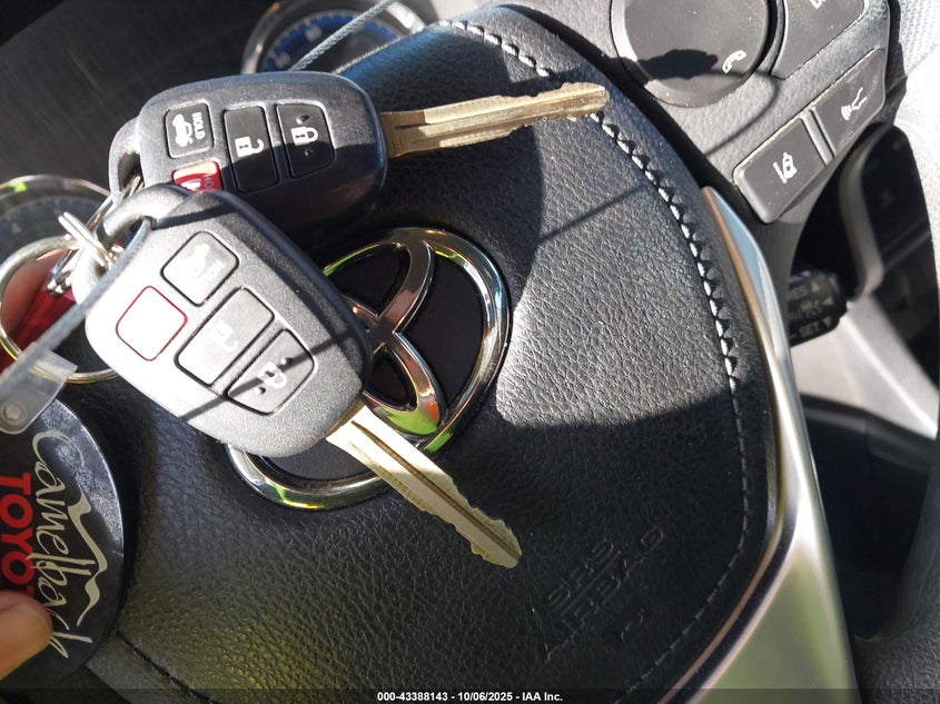 2018 TOYOTA COROLLA LE 2T1BURHE0JC052608