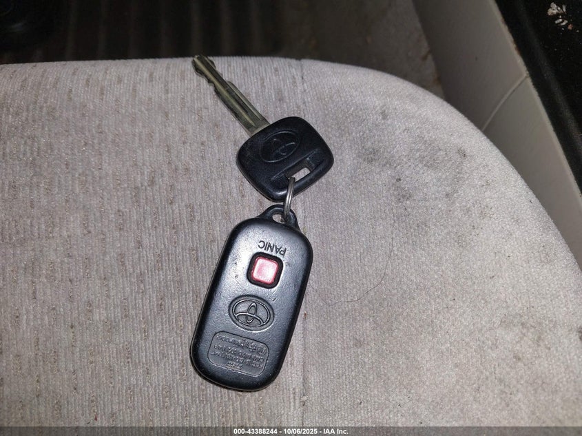 2002 Toyota Camry Le VIN: 4T1BE32K02U606402 Lot: 43388244