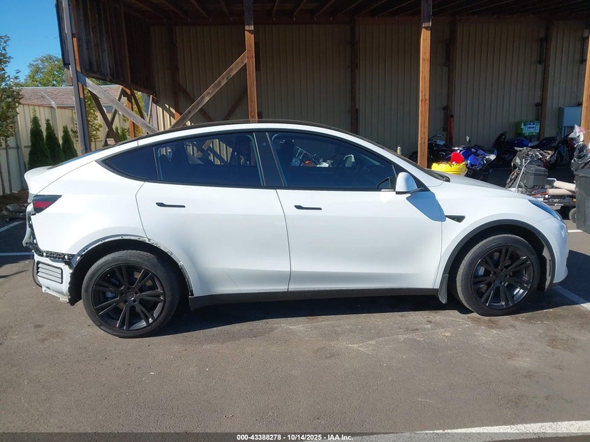 2023 Tesla Model Y Awd/Long Range Dual Motor All-Wheel Drive VIN: 7SAYGDEEXPA075942 Lot: 43388278