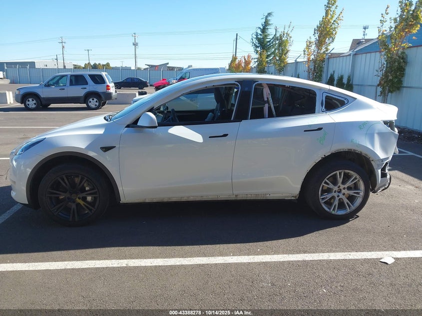 2023 Tesla Model Y Awd/Long Range Dual Motor All-Wheel Drive VIN: 7SAYGDEEXPA075942 Lot: 43388278