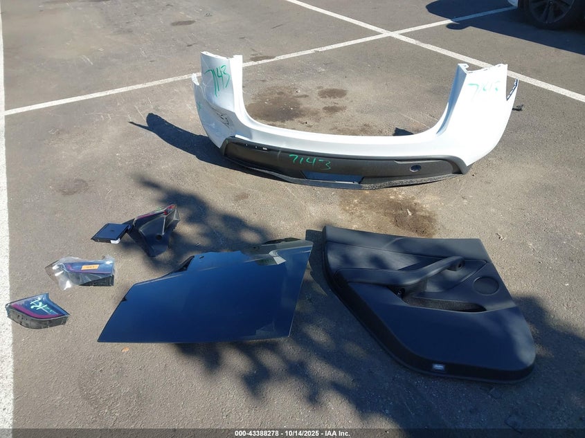 2023 Tesla Model Y Awd/Long Range Dual Motor All-Wheel Drive VIN: 7SAYGDEEXPA075942 Lot: 43388278