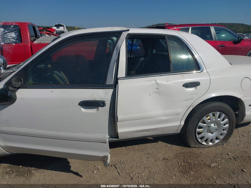 2000 Ford Crown Victoria Police Interceptor VIN: 2FAFP71W9YX113580 Lot: 43388307