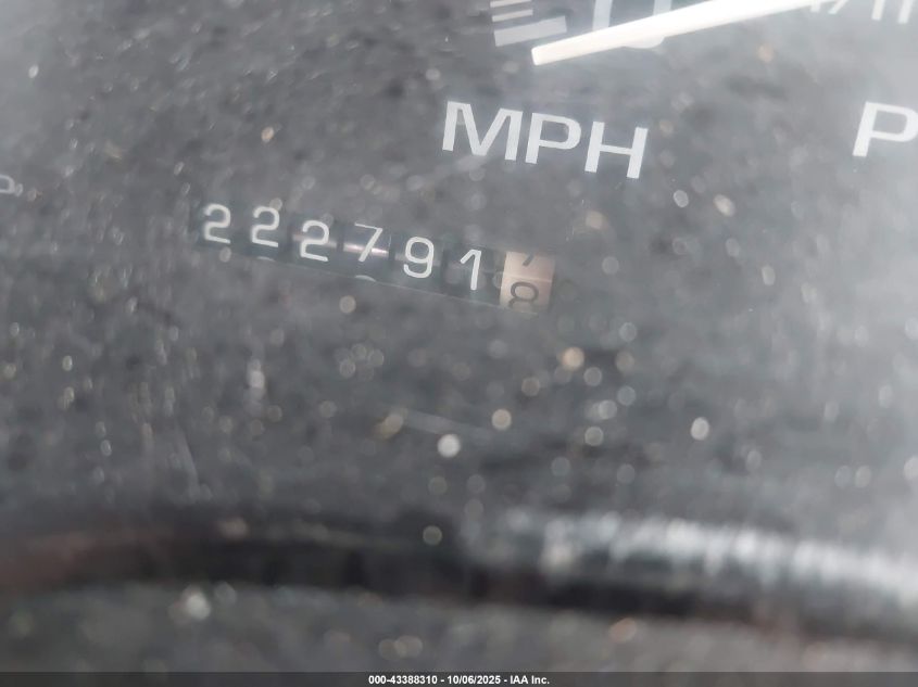 2000 GMC Yukon Denali VIN: 1GKEK13R6YR137245 Lot: 43388310