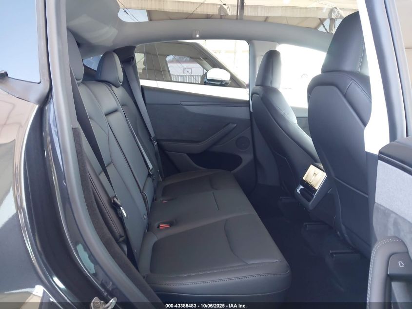 2026 Tesla Model Y Long Range Dual Motor All-Wheel Drive VIN: 7SAYGDED5TF443643 Lot: 43388483