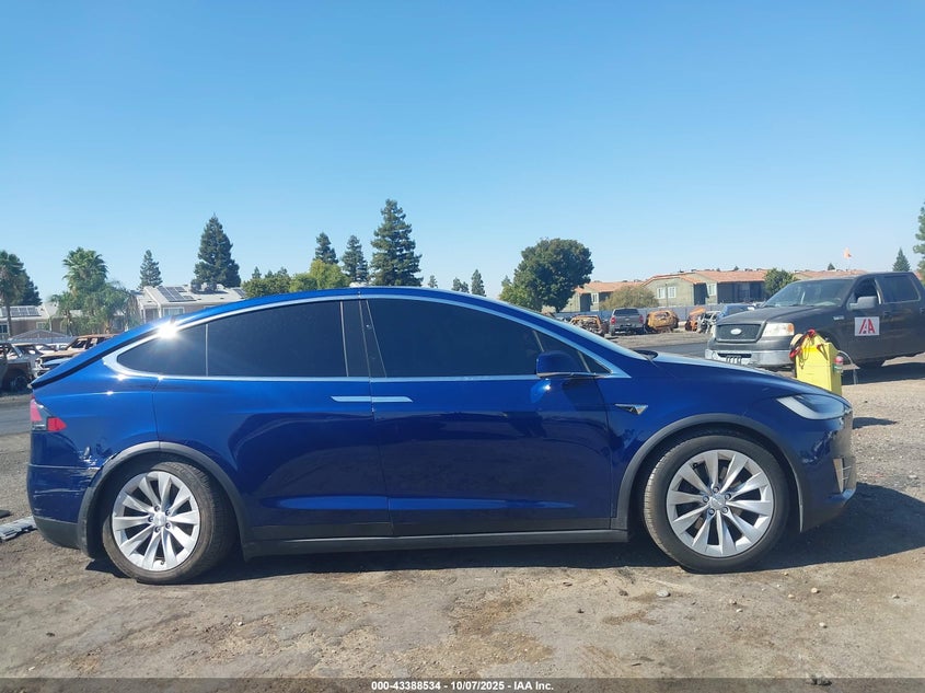 2017 Tesla Model X 100D/75D/90D VIN: 5YJXCBE24HF075440 Lot: 43388534