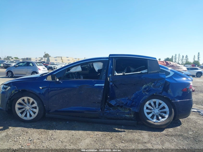 2017 Tesla Model X 100D/75D/90D VIN: 5YJXCBE24HF075440 Lot: 43388534