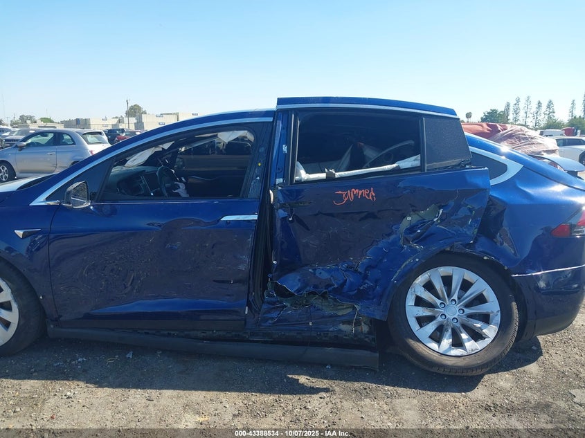 2017 Tesla Model X 100D/75D/90D VIN: 5YJXCBE24HF075440 Lot: 43388534