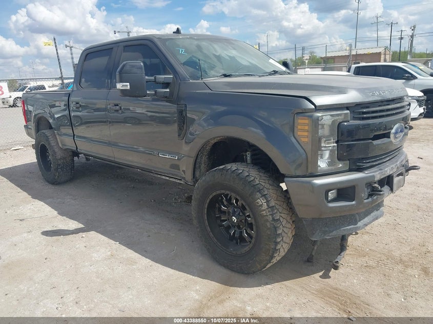 FORD F-250 LARIAT