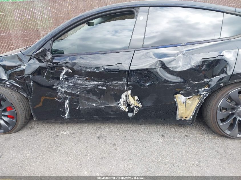 2024 Tesla Model Y Performance Dual Motor All-Wheel Drive VIN: 7SAYGDEF9RF046589 Lot: 43388760